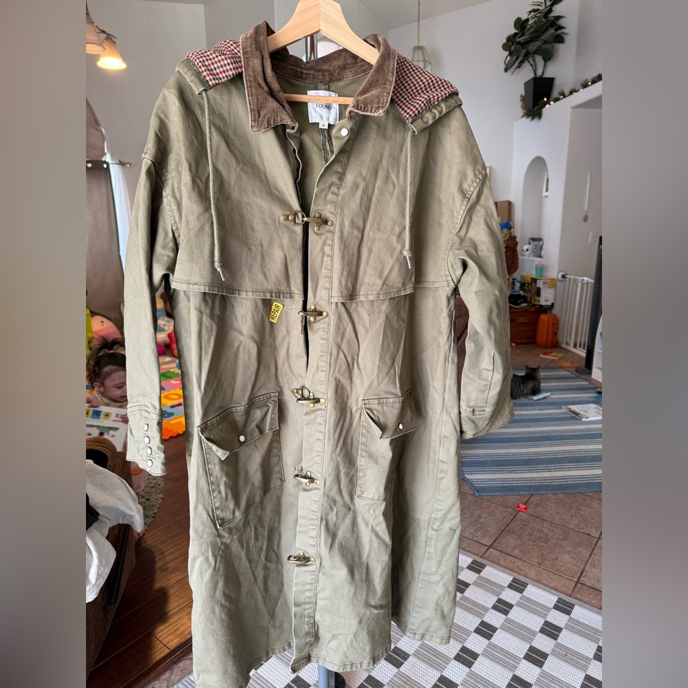 Found Buckle Coat - Picture 4 of 9